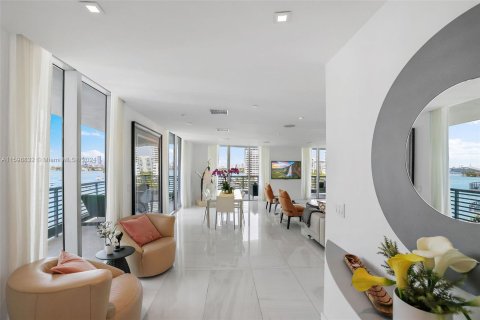 Condo in Miami Beach, Florida, 2 bedrooms  № 1208428 - photo 2