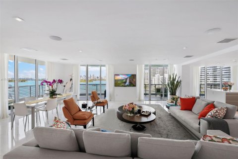 Condo in Miami Beach, Florida, 2 bedrooms  № 1208428 - photo 4