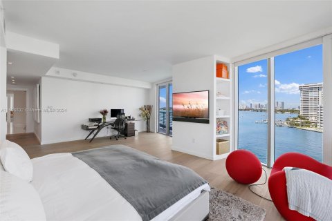 Condominio en venta en Miami Beach, Florida, 2 dormitorios, 275.92 m2 № 1208428 - foto 18