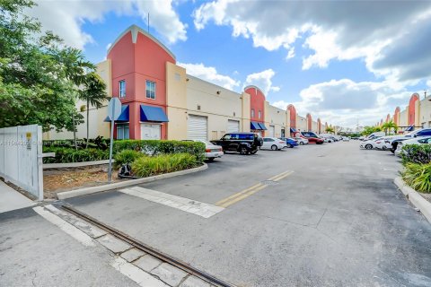 Купить коммерческую недвижимость в Дорал, Флорида № 1101626 - фото 5