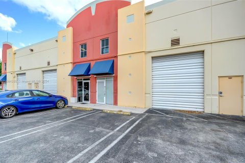 Купить коммерческую недвижимость в Дорал, Флорида № 1101626 - фото 2