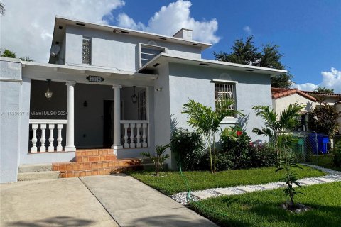 House in Miami, Florida 3 bedrooms, 167.13 sq.m. № 1385964 - photo 1