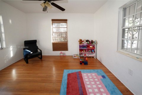 House in Miami, Florida 3 bedrooms, 167.13 sq.m. № 1385964 - photo 6