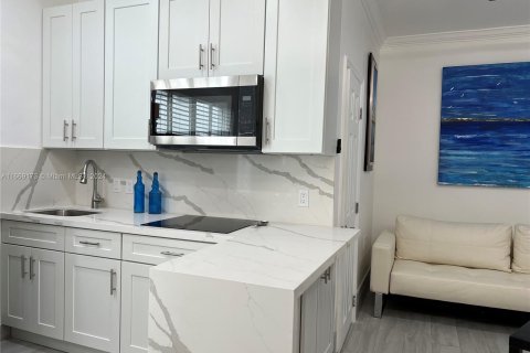 Condominio en venta en Miami Beach, Florida, 1 dormitorio, 31.59 m2 № 1386015 - foto 3