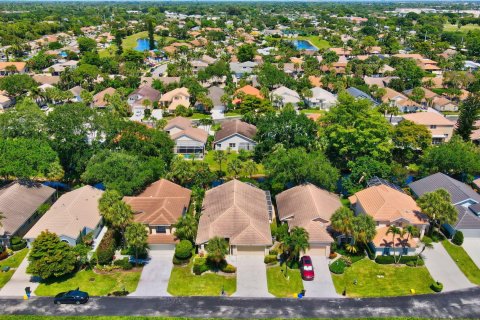 House in Delray Beach, Florida 3 bedrooms, 155.7 sq.m. № 1101099 - photo 5