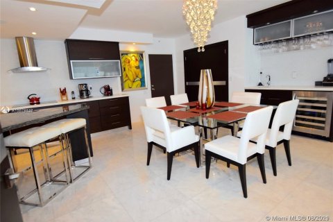 Condominio en alquiler en Miami Beach, Florida, 2 dormitorios, 114.27 m2 № 4089 - foto 5