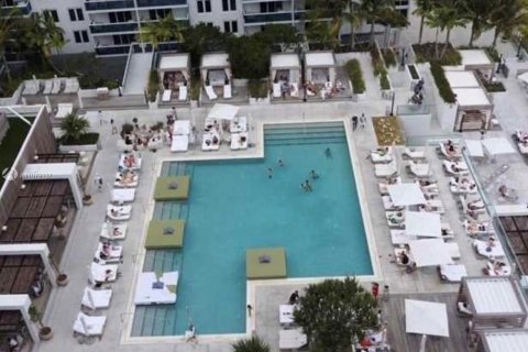 Condo in Miami Beach, Florida, 2 bedrooms  № 4089 - photo 18