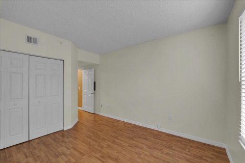 Condo in Boynton Beach, Florida, 2 bedrooms  № 716784 - photo 13