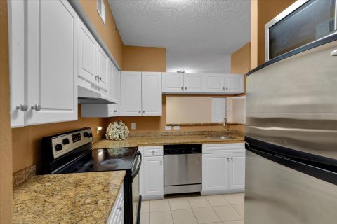 Condominio en venta en Boynton Beach, Florida, 2 dormitorios, 95.69 m2 № 716784 - foto 18