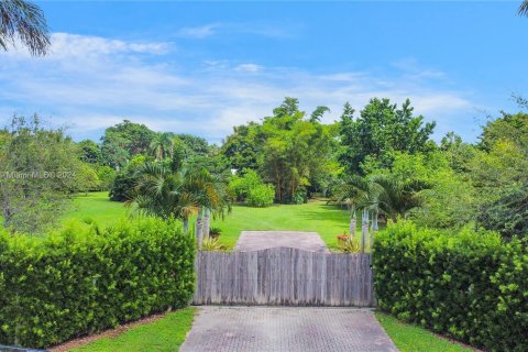 Terreno en venta en Miami, Florida № 1375473 - foto 6