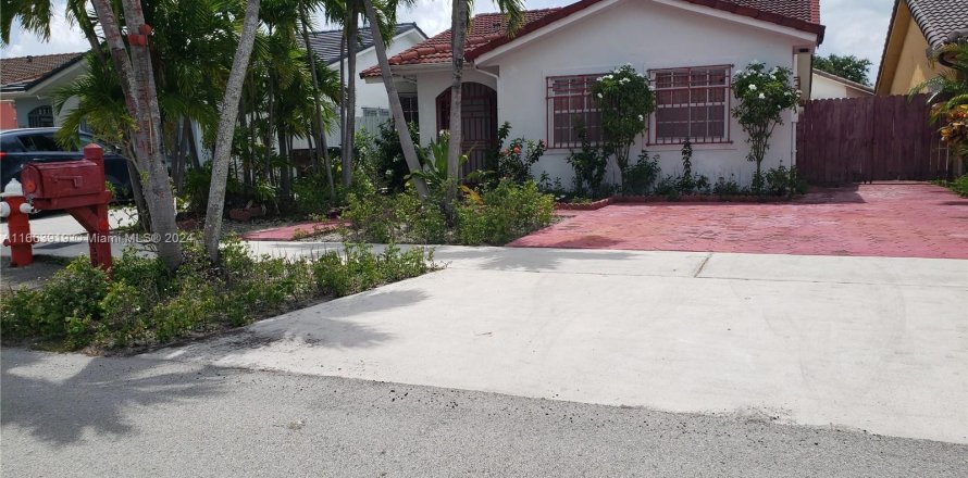 Casa en Hialeah, Florida 3 dormitorios, 125.98 m2 № 1375472