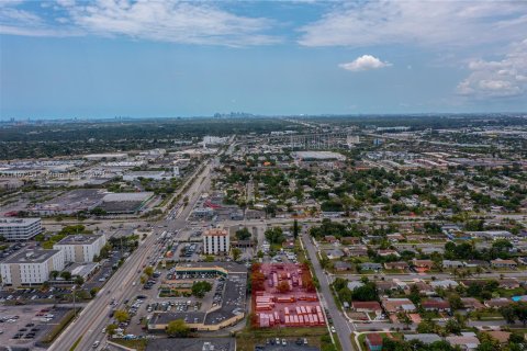 Propiedad comercial en alquiler en Miami Gardens, Florida № 876356 - foto 3