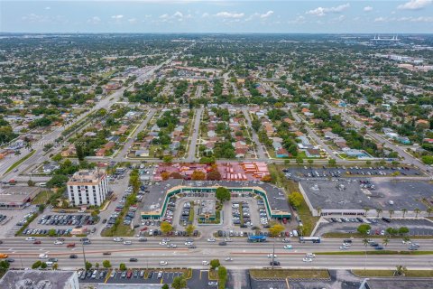 Immobilier commercial à louer à Miami Gardens, Floride № 876356 - photo 1