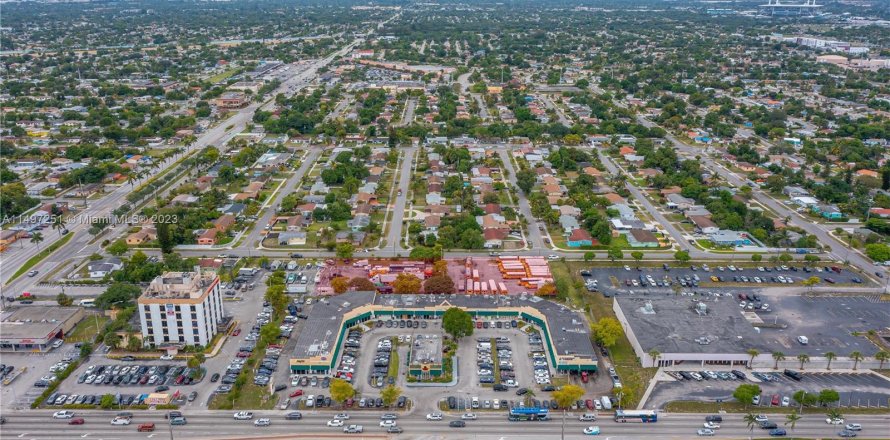 Commercial property in Miami Gardens, Florida № 876356