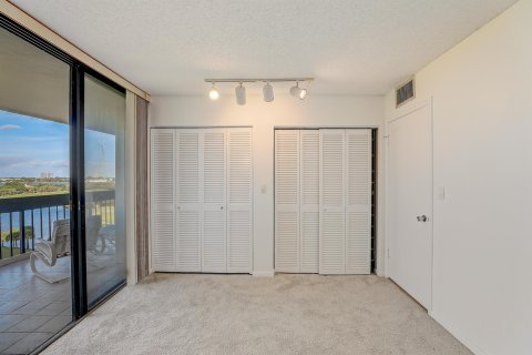 Condo in West Palm Beach, Florida, 2 bedrooms  № 869428 - photo 10