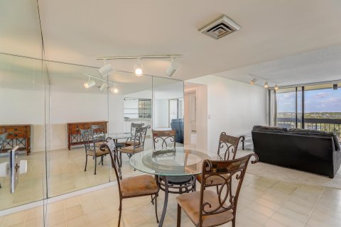 Condo in West Palm Beach, Florida, 2 bedrooms  № 869428 - photo 19