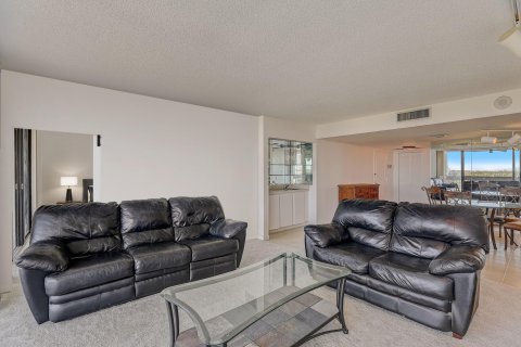 Condo in West Palm Beach, Florida, 2 bedrooms  № 869428 - photo 13