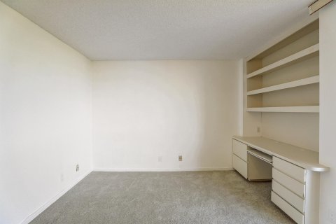 Condo in West Palm Beach, Florida, 2 bedrooms  № 869428 - photo 11