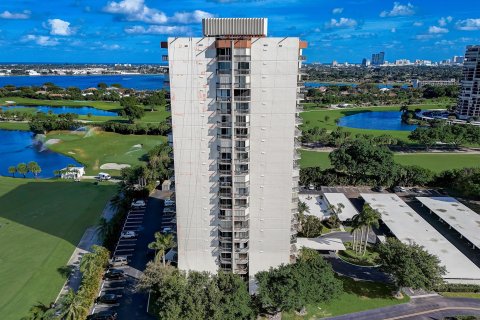 Copropriété à vendre à West Palm Beach, Floride: 2 chambres, 132.2 m2 № 869428 - photo 1