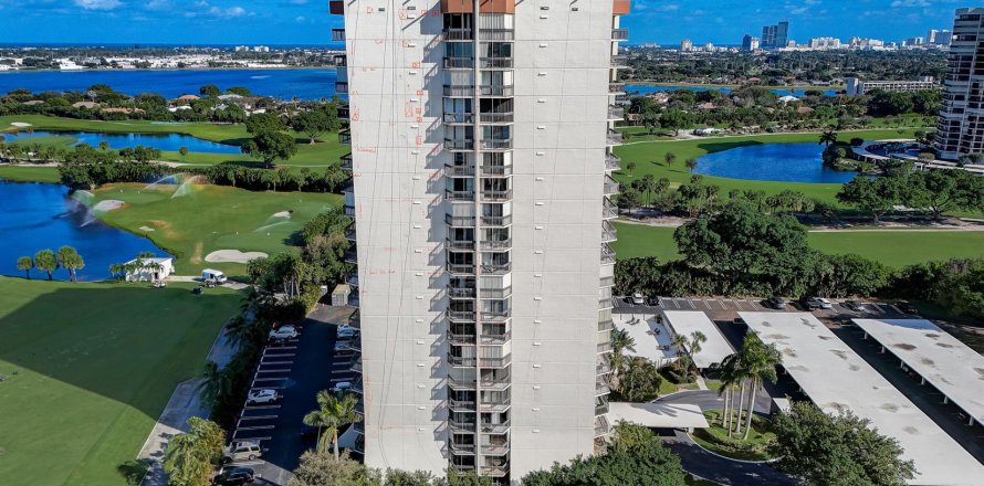 Condo in West Palm Beach, Florida, 2 bedrooms  № 869428