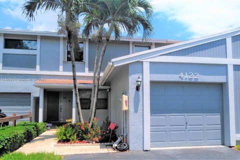 Townhouse in Sunrise, Florida 3 bedrooms, 191.56 sq.m. № 1153554 - photo 1