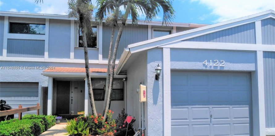 Townhouse in Sunrise, Florida 3 bedrooms, 191.56 sq.m. № 1153554