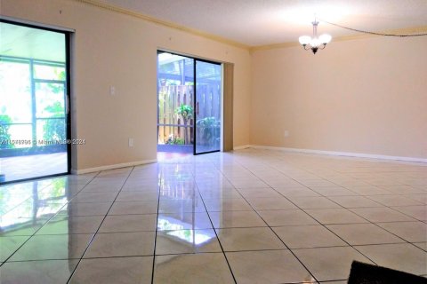 Townhouse in Sunrise, Florida 3 bedrooms, 191.56 sq.m. № 1153554 - photo 8