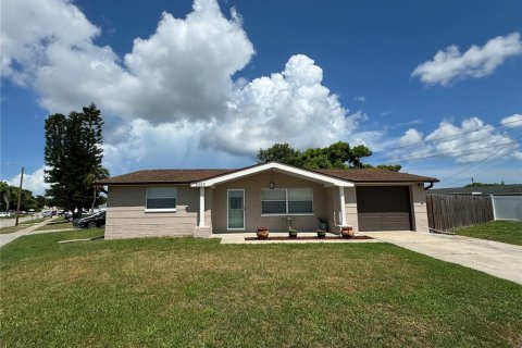 House in Holiday, Florida 3 bedrooms, 149.29 sq.m. № 1288422 - photo 2