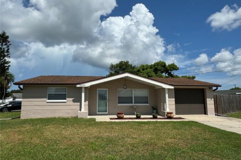 House in Holiday, Florida 3 bedrooms, 149.29 sq.m. № 1288422 - photo 1