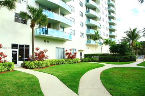 Copropriété à vendre à Sunny Isles Beach, Floride: 3 chambres, 141.77 m2 № 909677 - photo 20