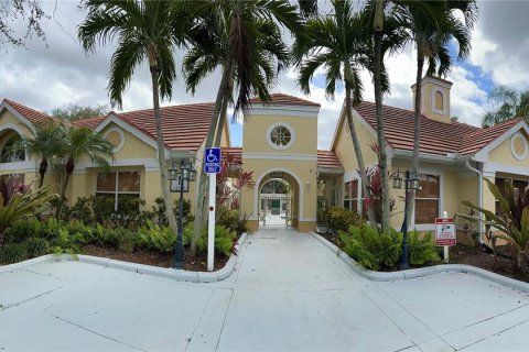 Condo in Fort Myers, Florida, 3 bedrooms  № 987526 - photo 2