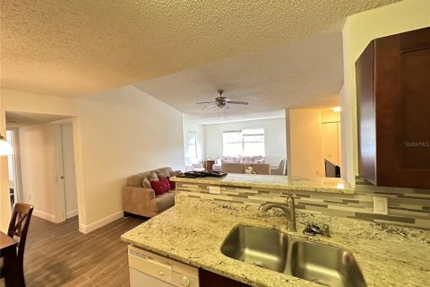 Condo in Fort Myers, Florida, 3 bedrooms  № 987526 - photo 13