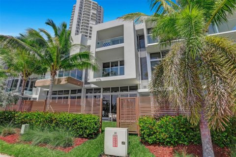 Copropriété à vendre à Aventura, Floride: 4 chambres, 310.67 m2 № 756722 - photo 7