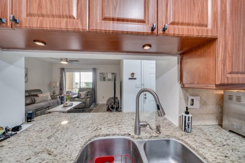 Condo in Coral Springs, Florida, 1 bedroom  № 1120127 - photo 27