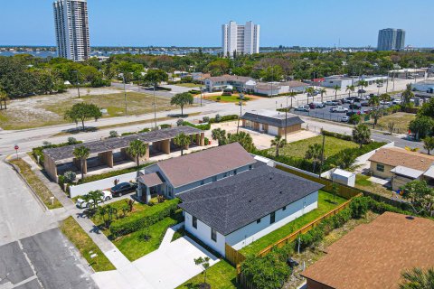 Villa ou maison à vendre à West Palm Beach, Floride: 4 chambres, 142.33 m2 № 1178173 - photo 5