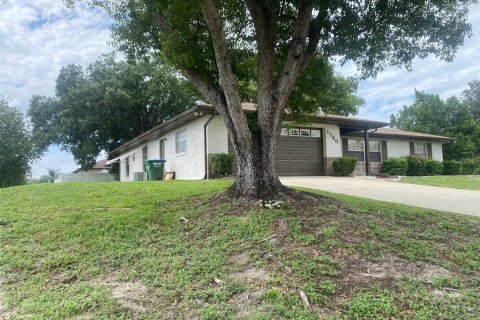 House in Deltona, Florida 3 bedrooms, 149.48 sq.m. № 1364657 - photo 2