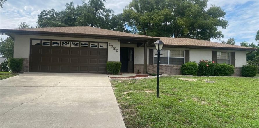 House in Deltona, Florida 3 bedrooms, 149.48 sq.m. № 1364657