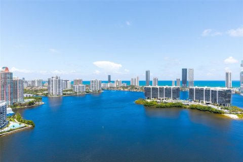 Condominio en venta en Aventura, Florida, 4 dormitorios, 507.34 m2 № 1332999 - foto 9