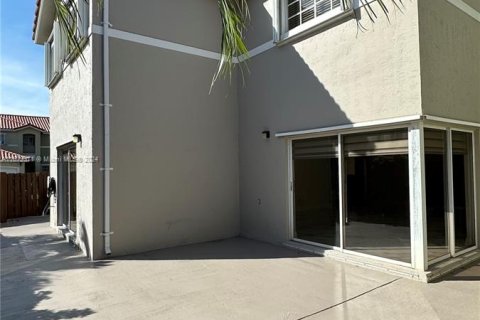 Casa en venta en Miami, Florida, 4 dormitorios, 187.29 m2 № 1409237 - foto 23