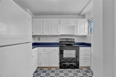 Condo in Miami Beach, Florida, 1 bedroom  № 1431397 - photo 5