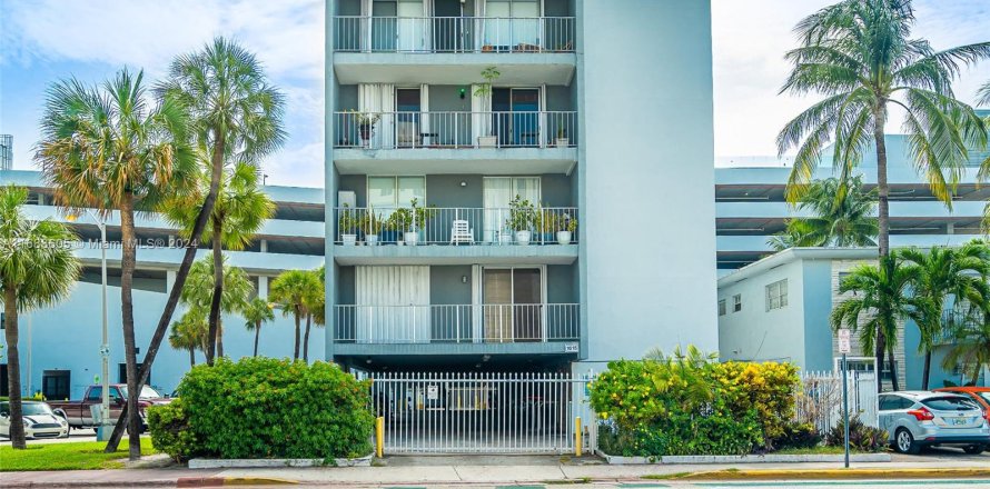 Condo in Miami Beach, Florida, 1 bedroom  № 1431397