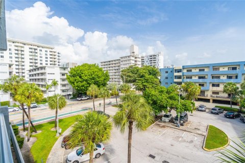 Condo in Miami Beach, Florida, 1 bedroom  № 1431397 - photo 11