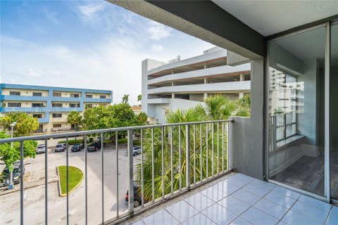 Condo in Miami Beach, Florida, 1 bedroom  № 1431397 - photo 10