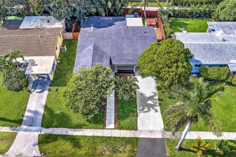 Villa ou maison à vendre à Hollywood, Floride: 3 chambres, 136.29 m2 № 1188685 - photo 2