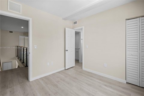 Immobilier commercial à vendre à Miami, Floride: 278.71 m2 № 1187844 - photo 20