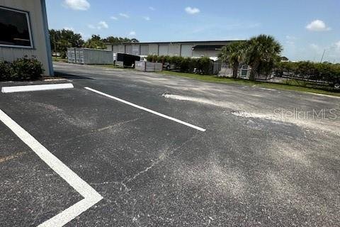 Commercial property in Punta Gorda, Florida 1308.06 sq.m. № 1286376 - photo 2