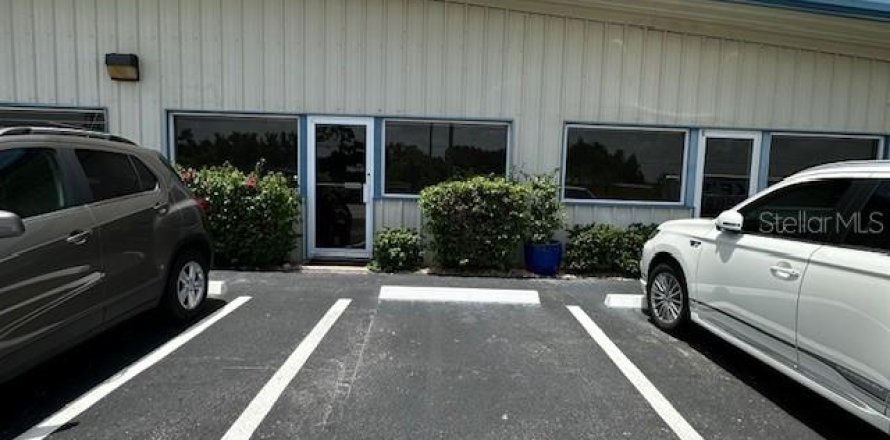 Commercial property in Punta Gorda, Florida 1308.06 sq.m. № 1286376