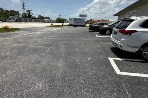 Commercial property in Punta Gorda, Florida 1308.06 sq.m. № 1286376 - photo 4