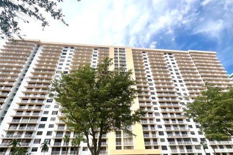 Condo in Sunny Isles Beach, Florida, 1 bedroom  № 1409264 - photo 2