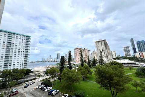 Condo in Sunny Isles Beach, Florida, 1 bedroom  № 1409264 - photo 10